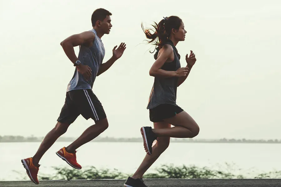 Couple jogging together after receiving GLP-1 Weight Loss Injections by Maven Wellness in San Diego.